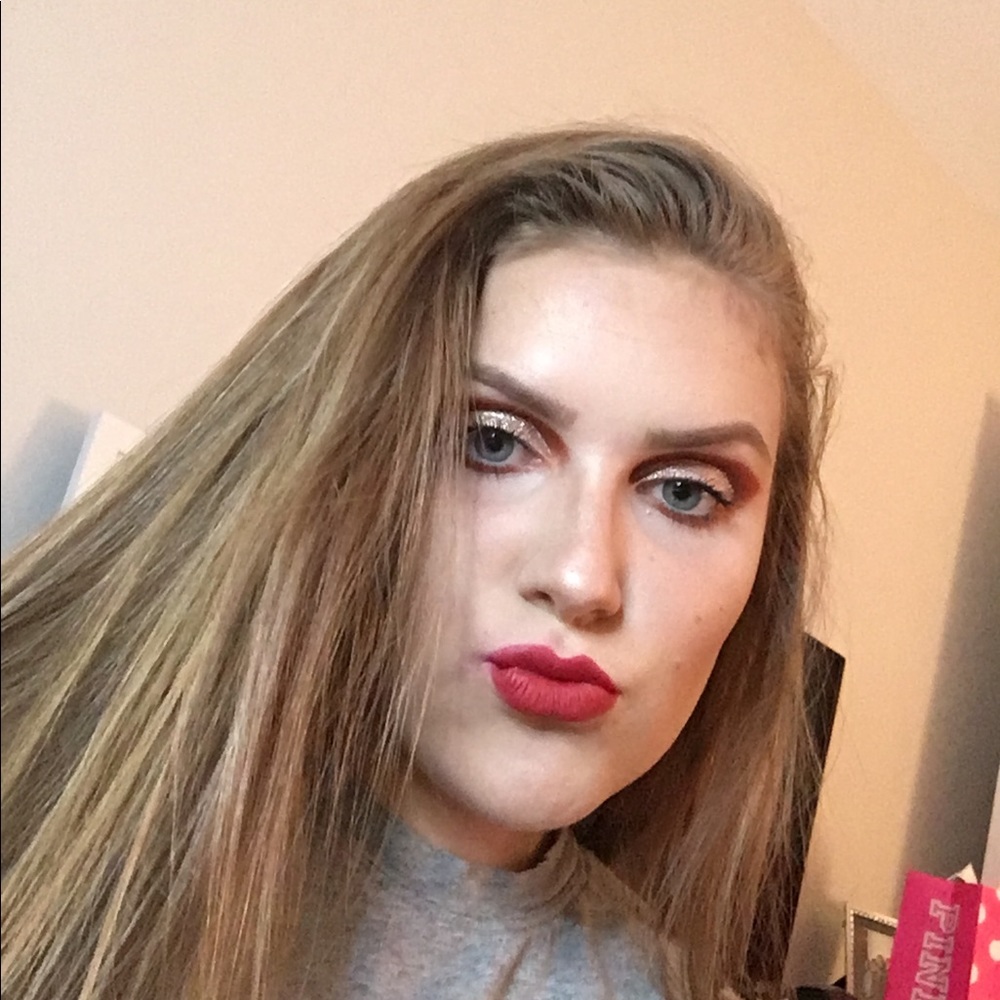 Meet your Posher, Gia